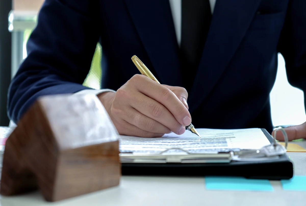 Apport en société d'un fonds de commerce : un levier stratégique pour les entrepreneurs