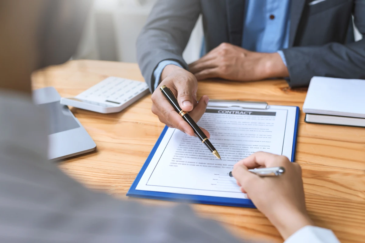 Responsabilité civile professionnelle vs exploitation : Démêler les subtilités juridiques pour les entreprises