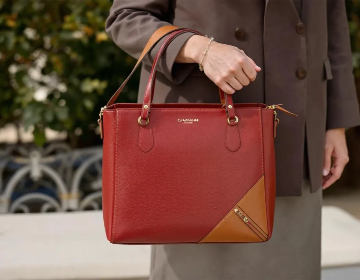 Comment décliner un sac bandoulière en cuir en éditions spéciales